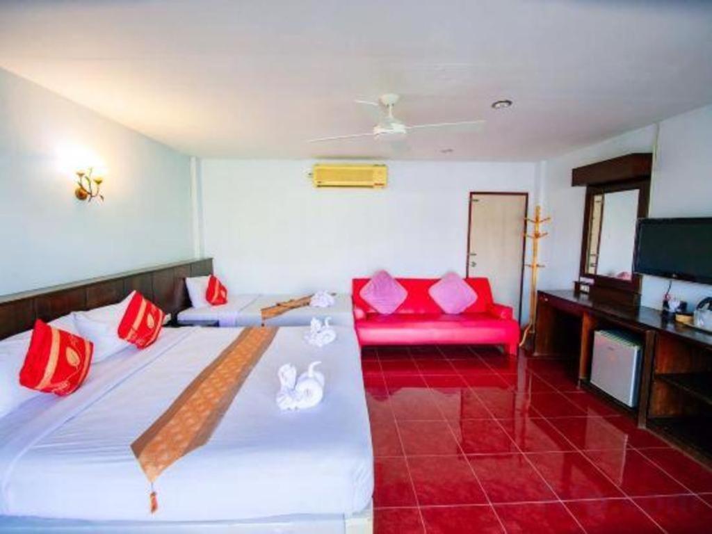 Oyo 343 Wanna Marine Hotel Patong Exterior photo
