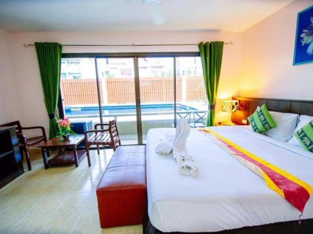 Oyo 343 Wanna Marine Hotel Patong Exterior photo